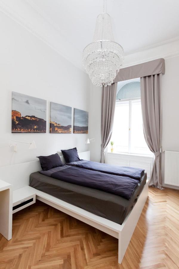 Bpr Sophisticated Astoria Suite With Balcony Будапеща Екстериор снимка